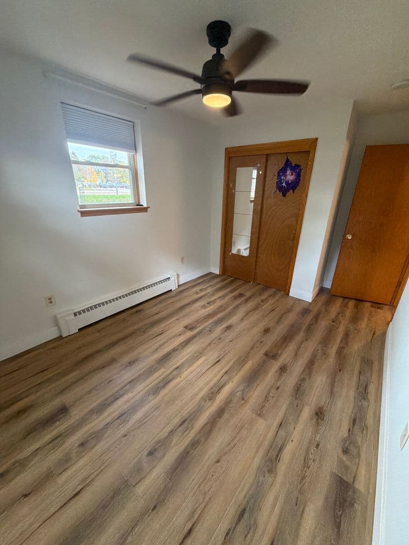 Saint Paul Apartment: 636 Larpenteur Ave W