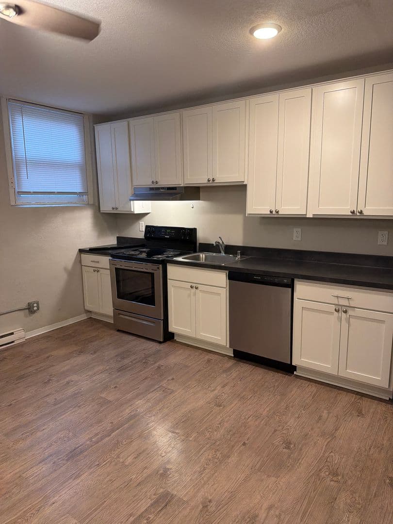 Minneapolis Apartment: 119-23 W. 33rd St.