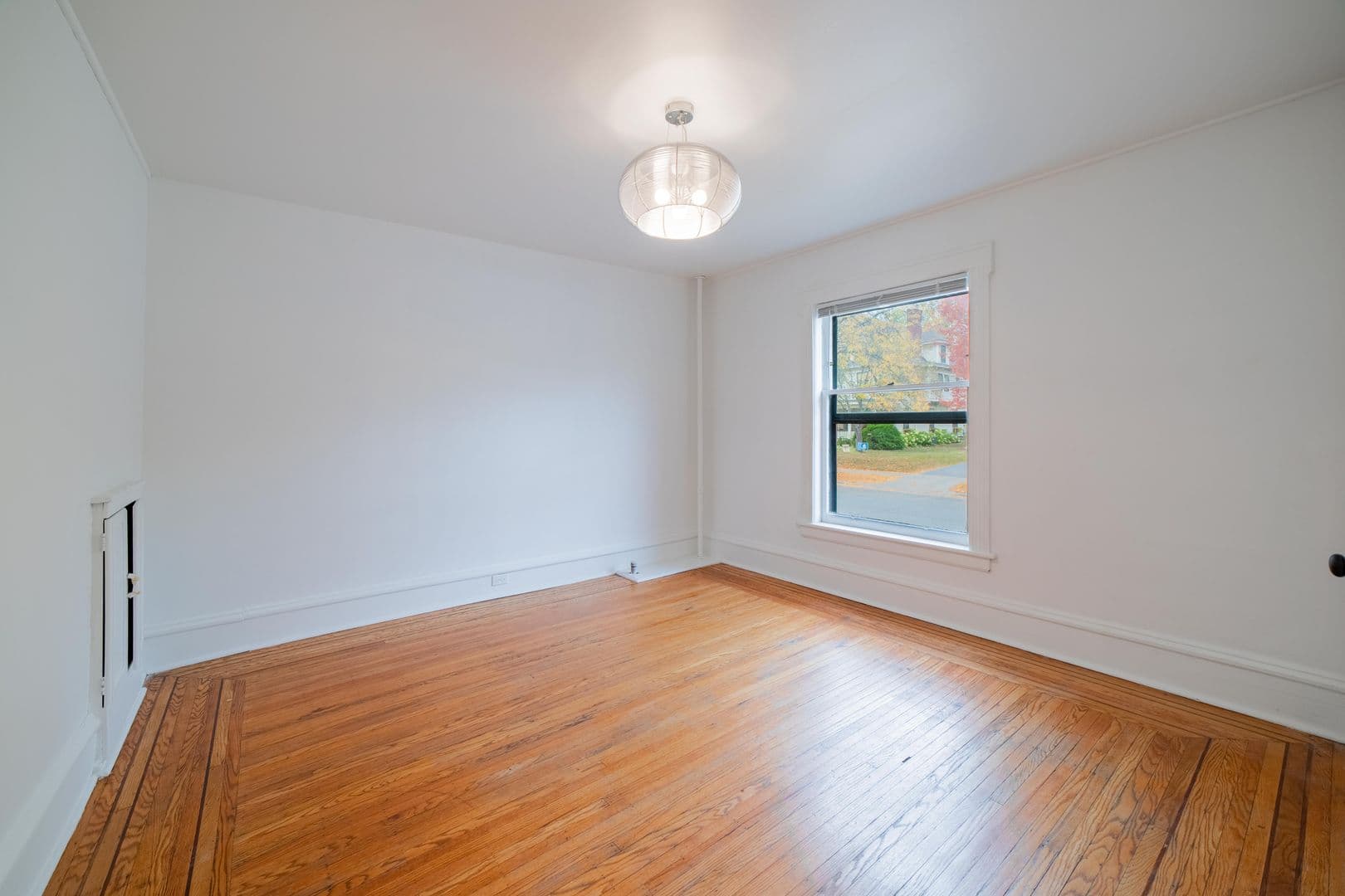 Minneapolis Apartment: 515 5th Ave. SE