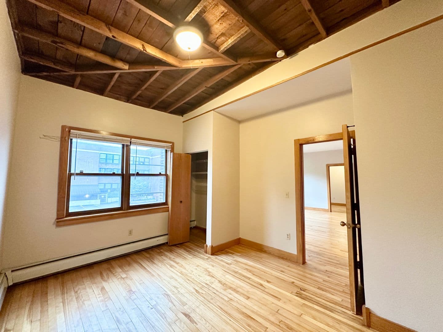 Minneapolis Apartment: 2514 Emerson Ave S.