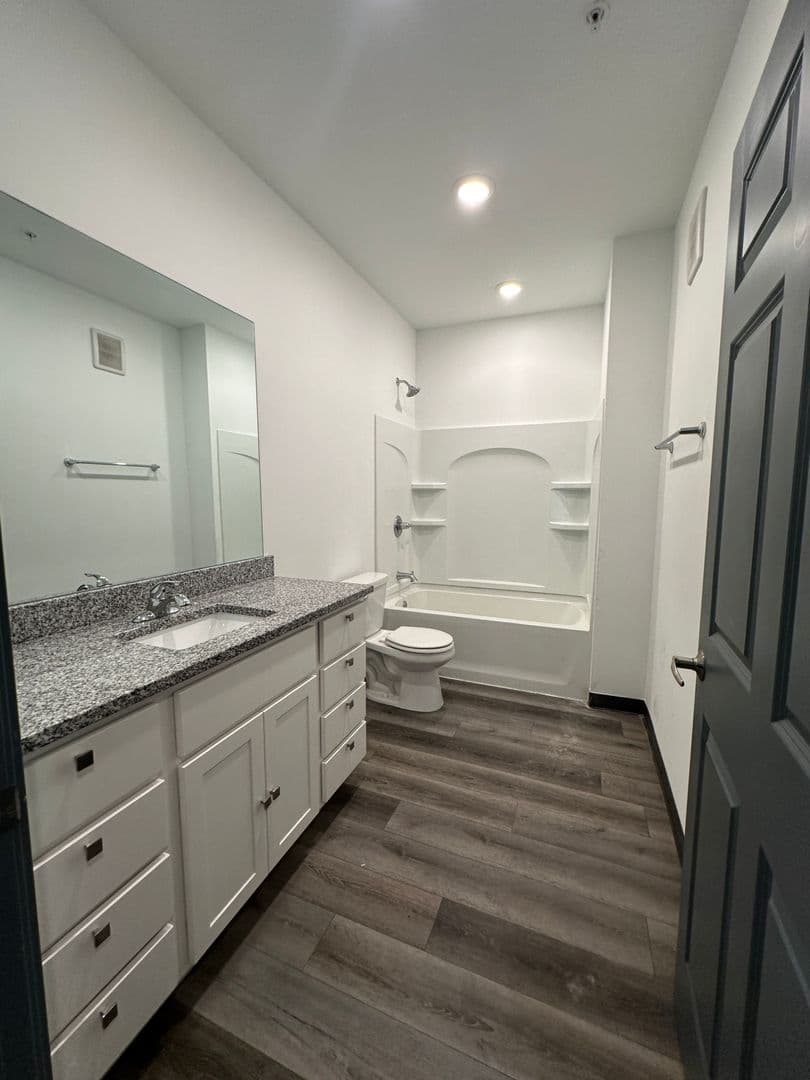 Saint Paul Apartment: 1922 Wilson Ave