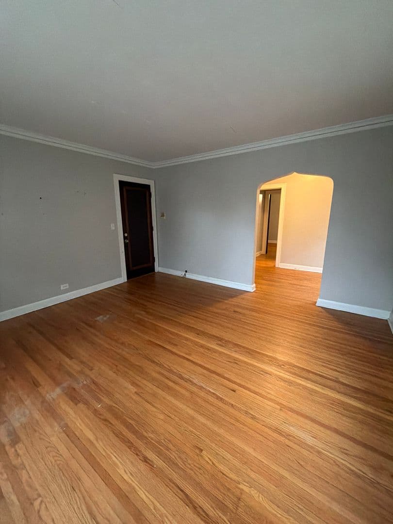 Minneapolis Apartment: 119-23 W. 33rd St.