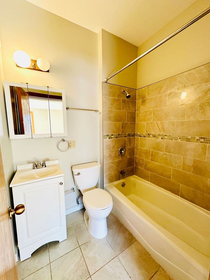 Minneapolis Apartment: 2514 Emerson Ave S.