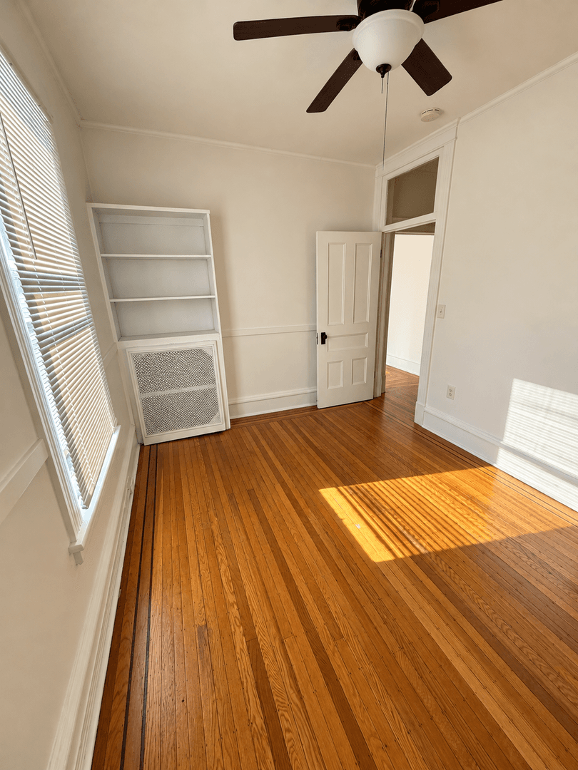 Minneapolis Apartment: 515 5th Ave. SE