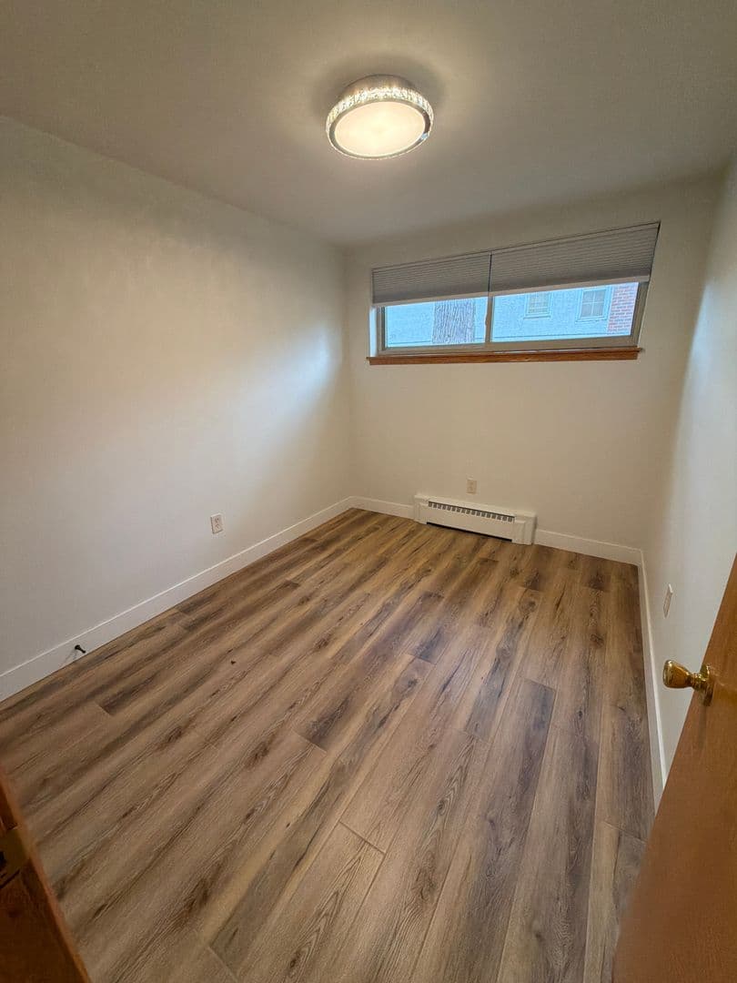 Saint Paul Apartment: 636 Larpenteur Ave W