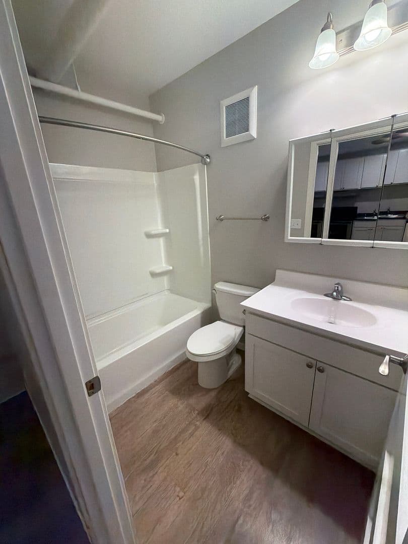 Minneapolis Apartment: 119-23 W. 33rd St.