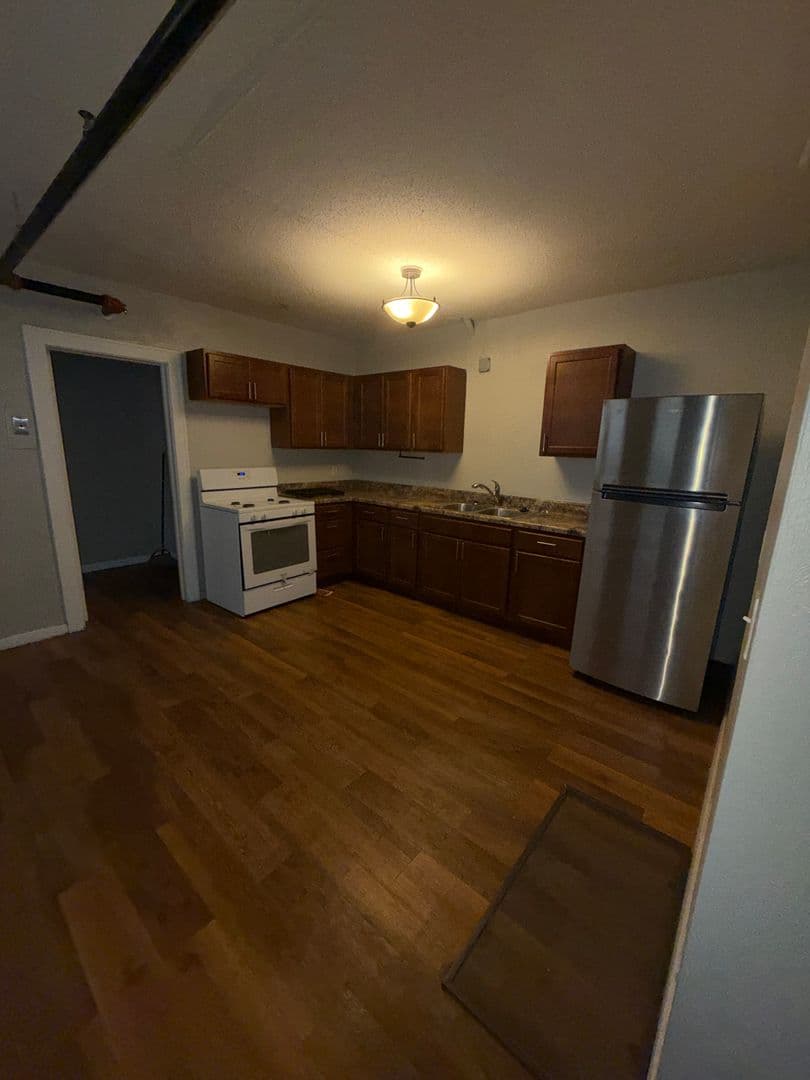 Minneapolis Apartment: 119-23 W. 33rd St.