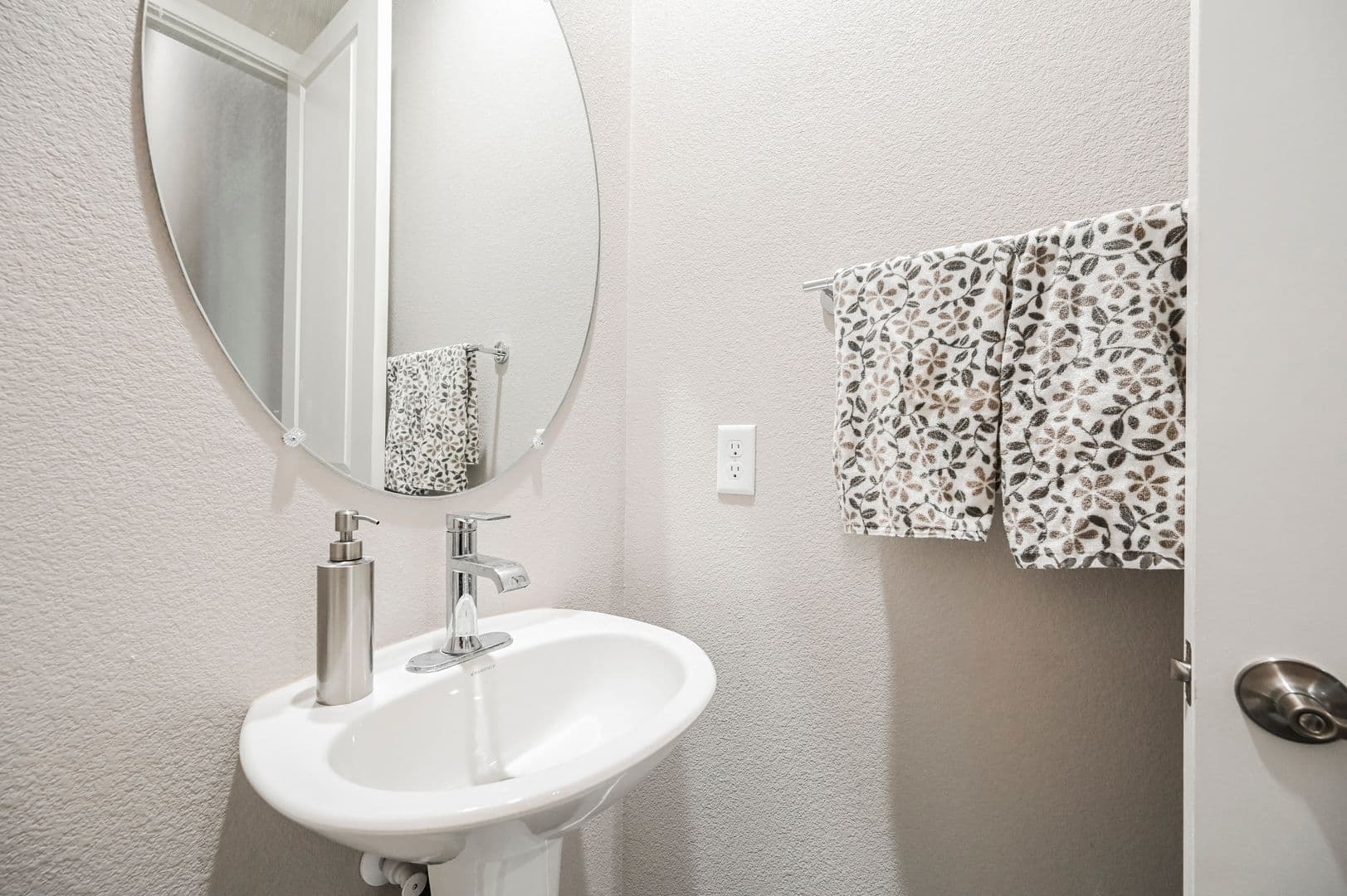 Henderson Townhome: 43 Via Di Vita