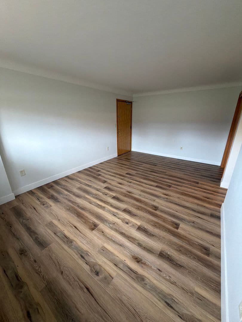 Saint Paul Apartment: 636 Larpenteur Ave W