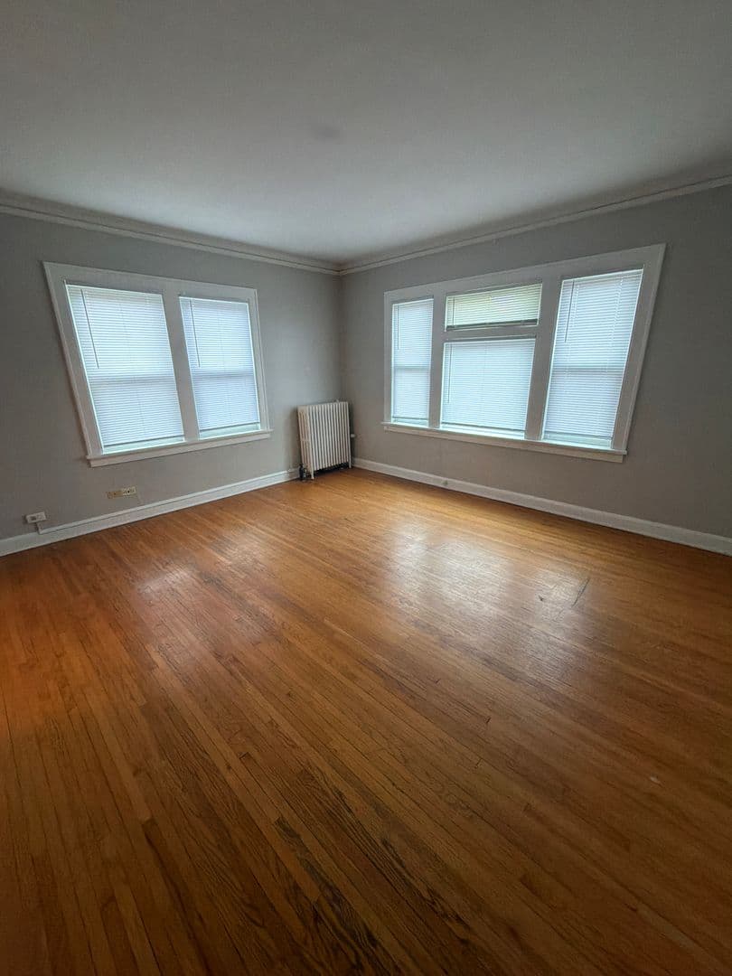 Minneapolis Apartment: 119-23 W. 33rd St.