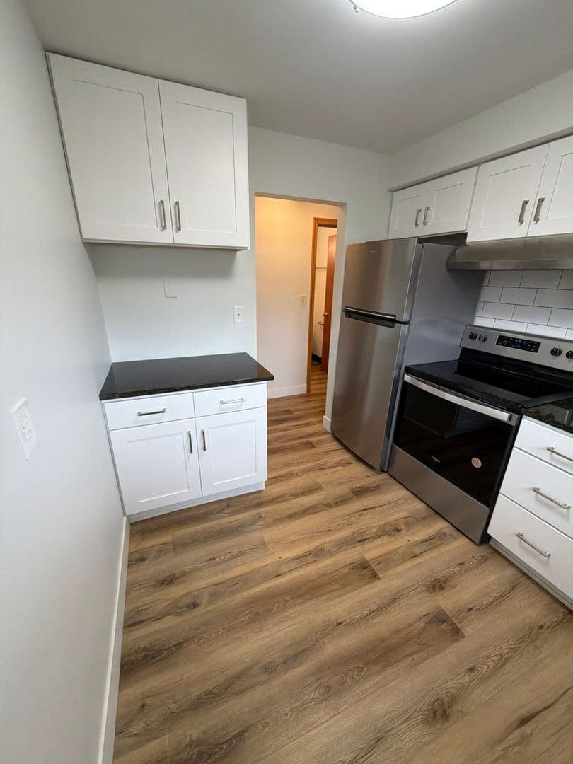 Saint Paul Apartment: 636 Larpenteur Ave W