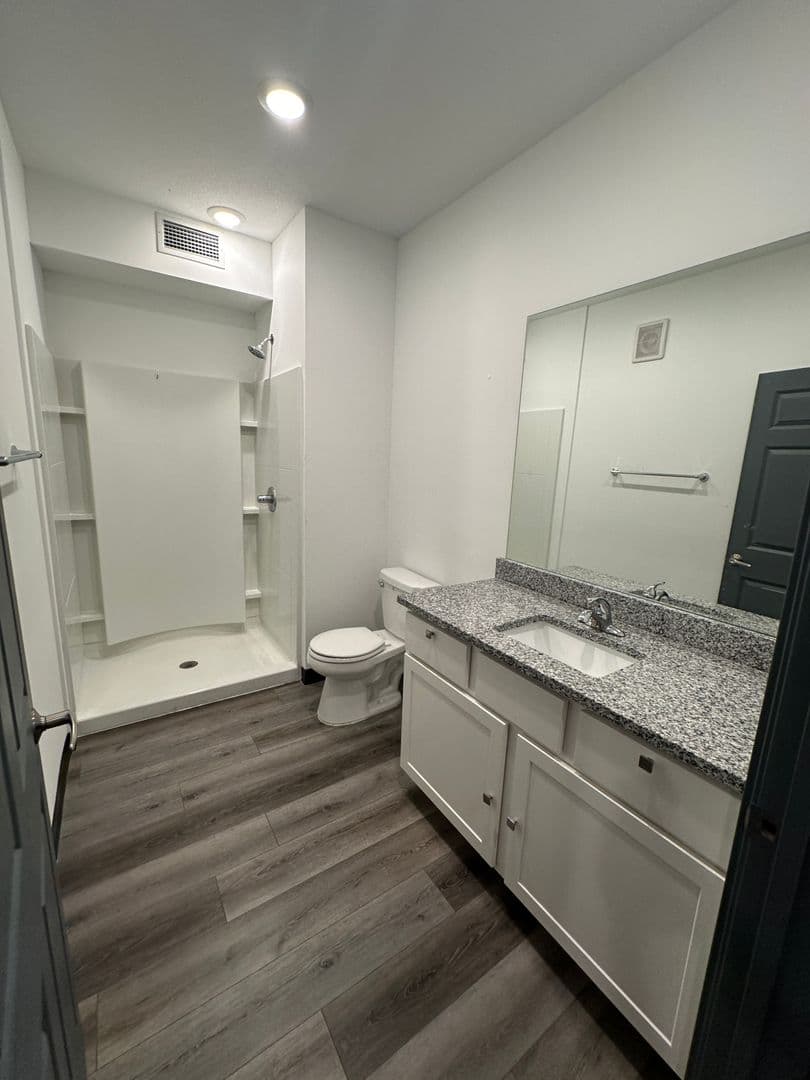 Saint Paul Apartment: 1922 Wilson Ave