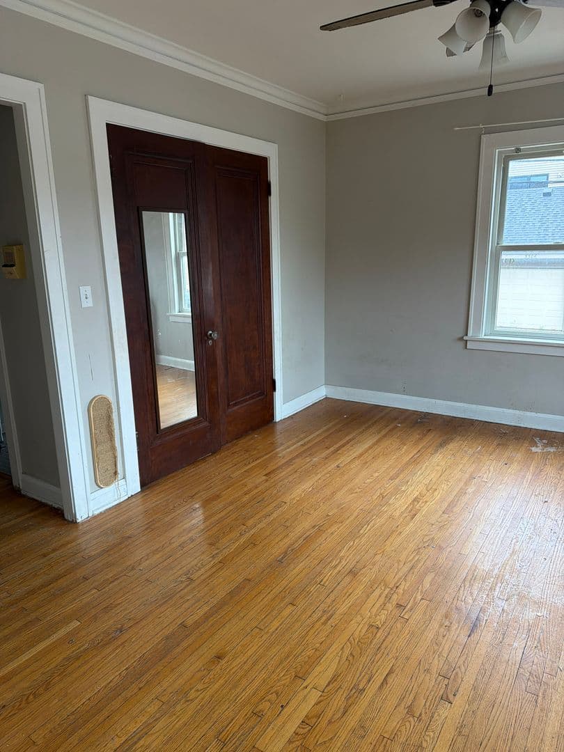 Minneapolis Apartment: 119-23 W. 33rd St.