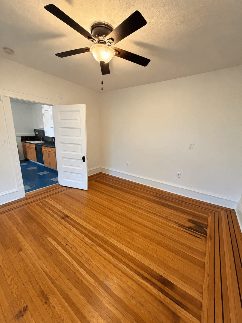 Minneapolis Apartment: 515 5th Ave. SE