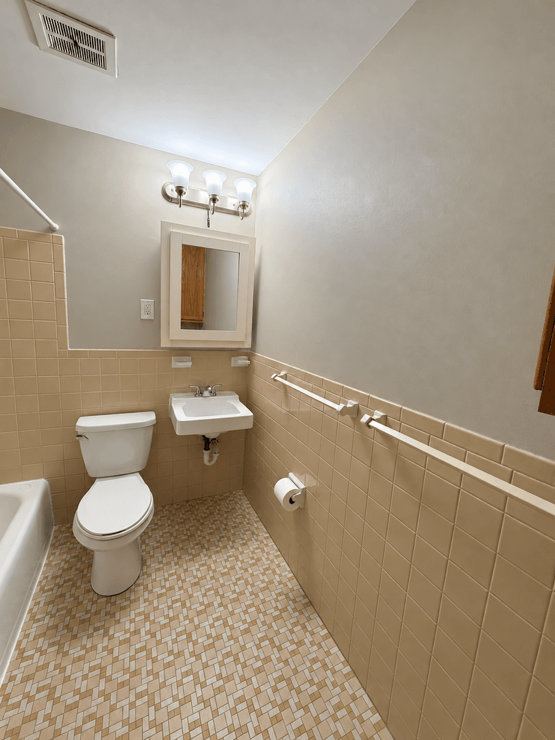 Minneapolis Apartment: 3350 42nd Ave So.
