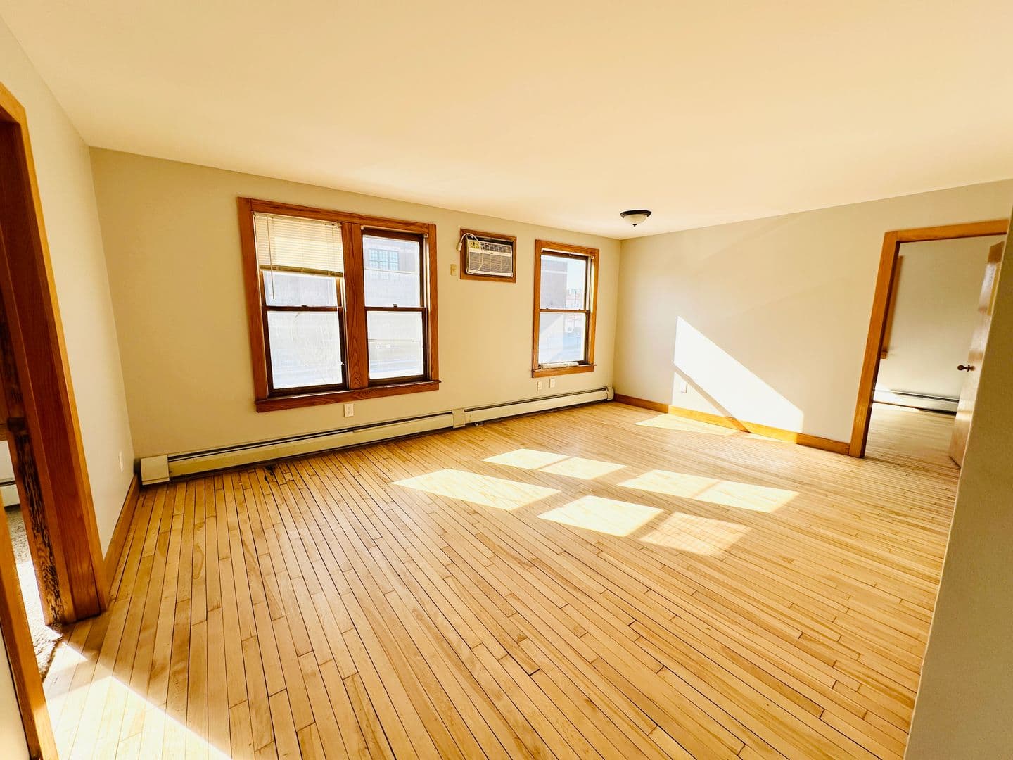 Minneapolis Apartment: 2514 Emerson Ave S.