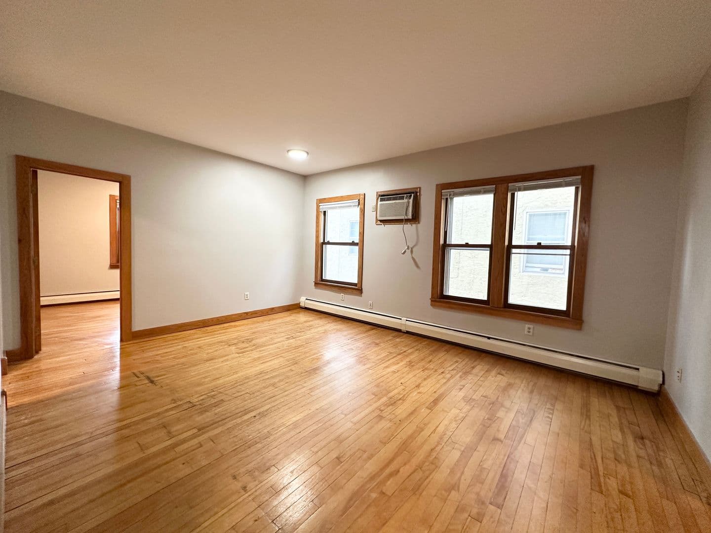 Minneapolis Apartment: 2514 Emerson Ave S.