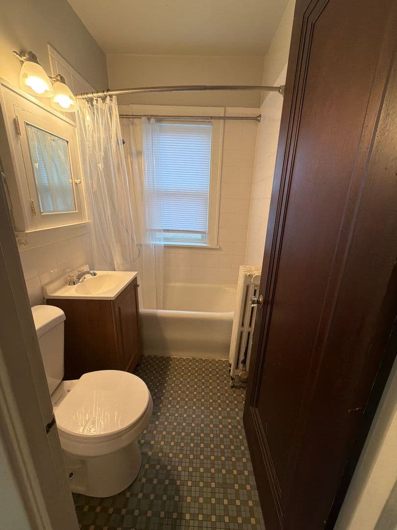 Minneapolis Apartment: 119-23 W. 33rd St.