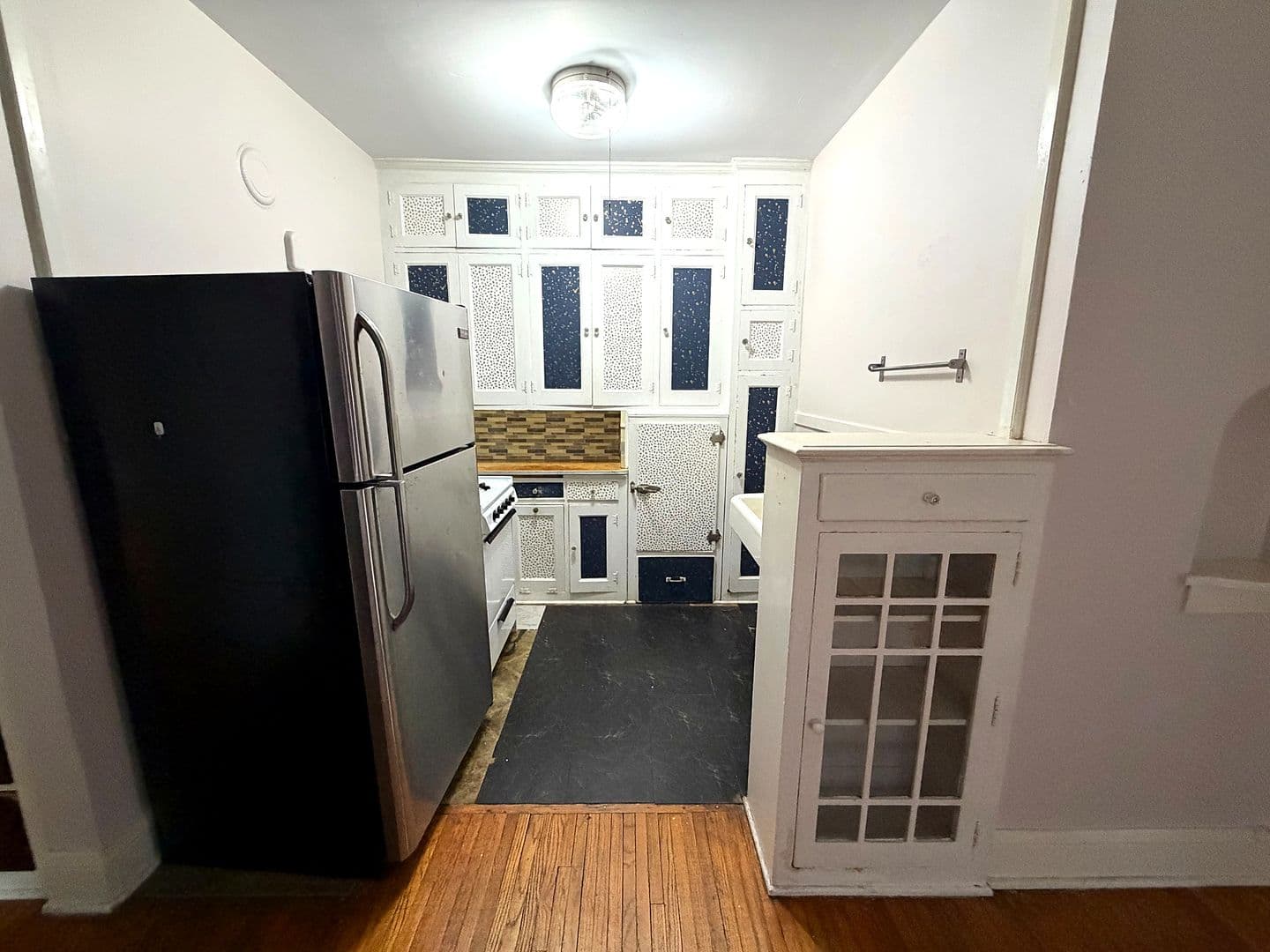 Minneapolis Apartment: 201 27th St. E.