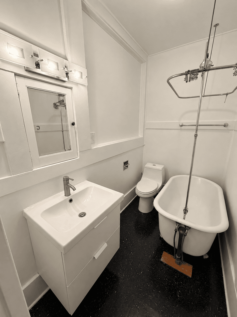 Minneapolis Apartment: 515 5th Ave. SE