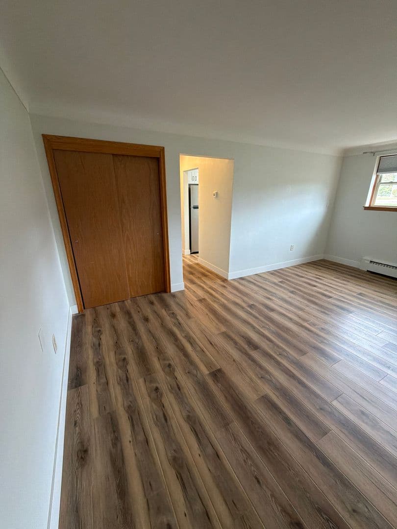 Saint Paul Apartment: 636 Larpenteur Ave W