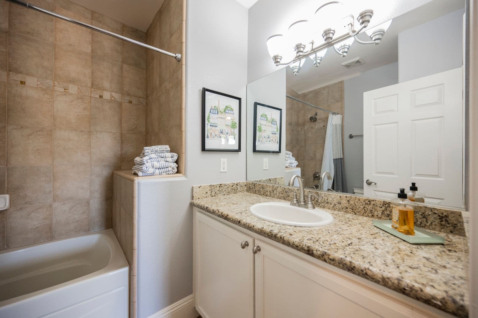Henderson Townhome: 49 Strada Principale