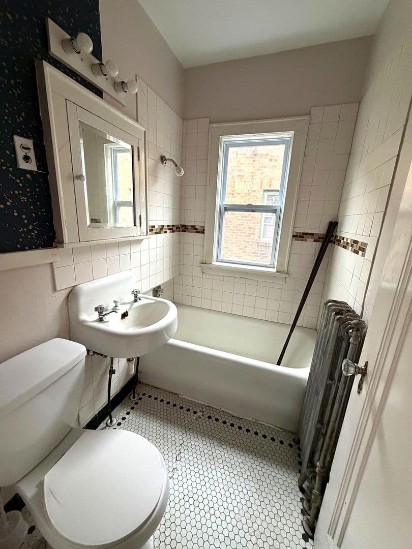 Minneapolis Apartment: 201 27th St. E.