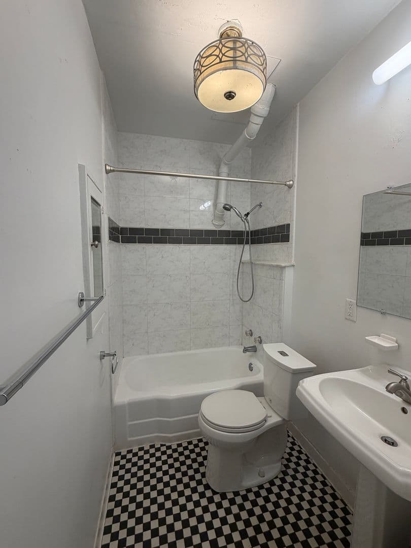 Minneapolis Apartment: 515 5th Ave. SE