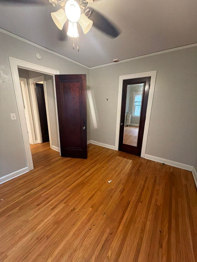 Minneapolis Apartment: 119-23 W. 33rd St.