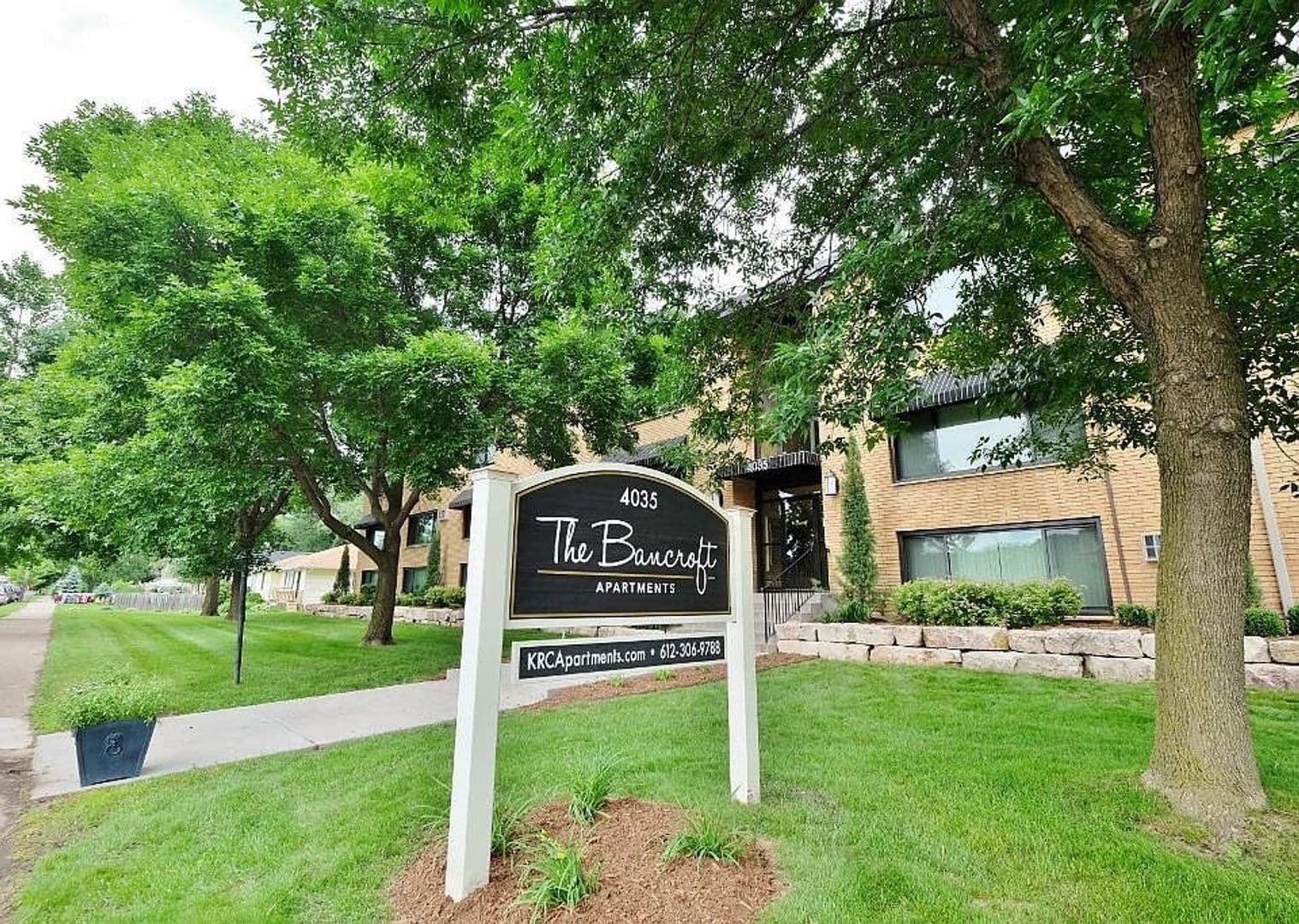 Minneapolis Apartment: 4035 Bloomington Ave So.
