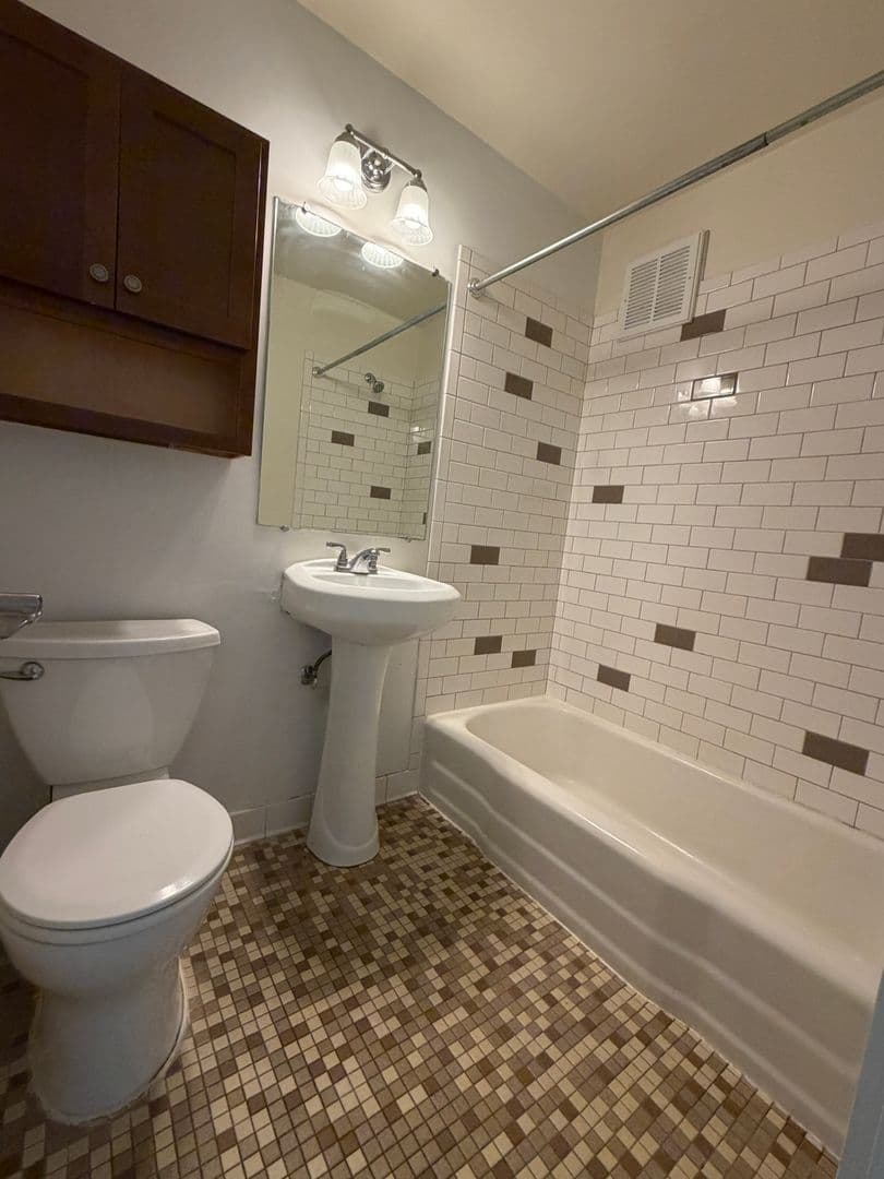 Minneapolis Apartment: 4035 Bloomington Ave So.