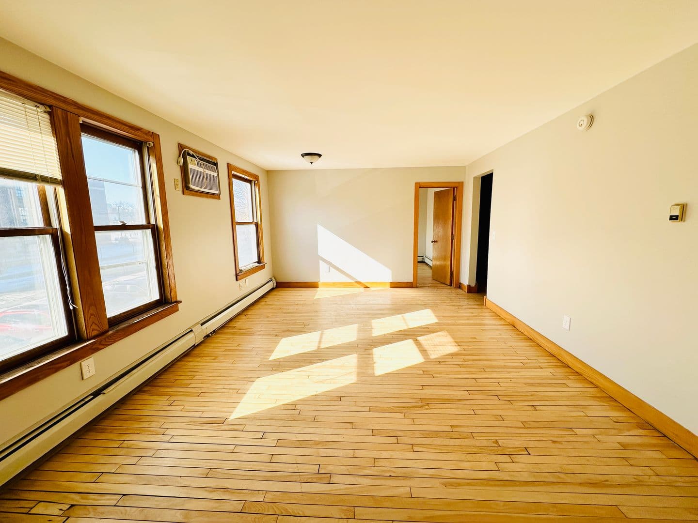Minneapolis Apartment: 2514 Emerson Ave S.