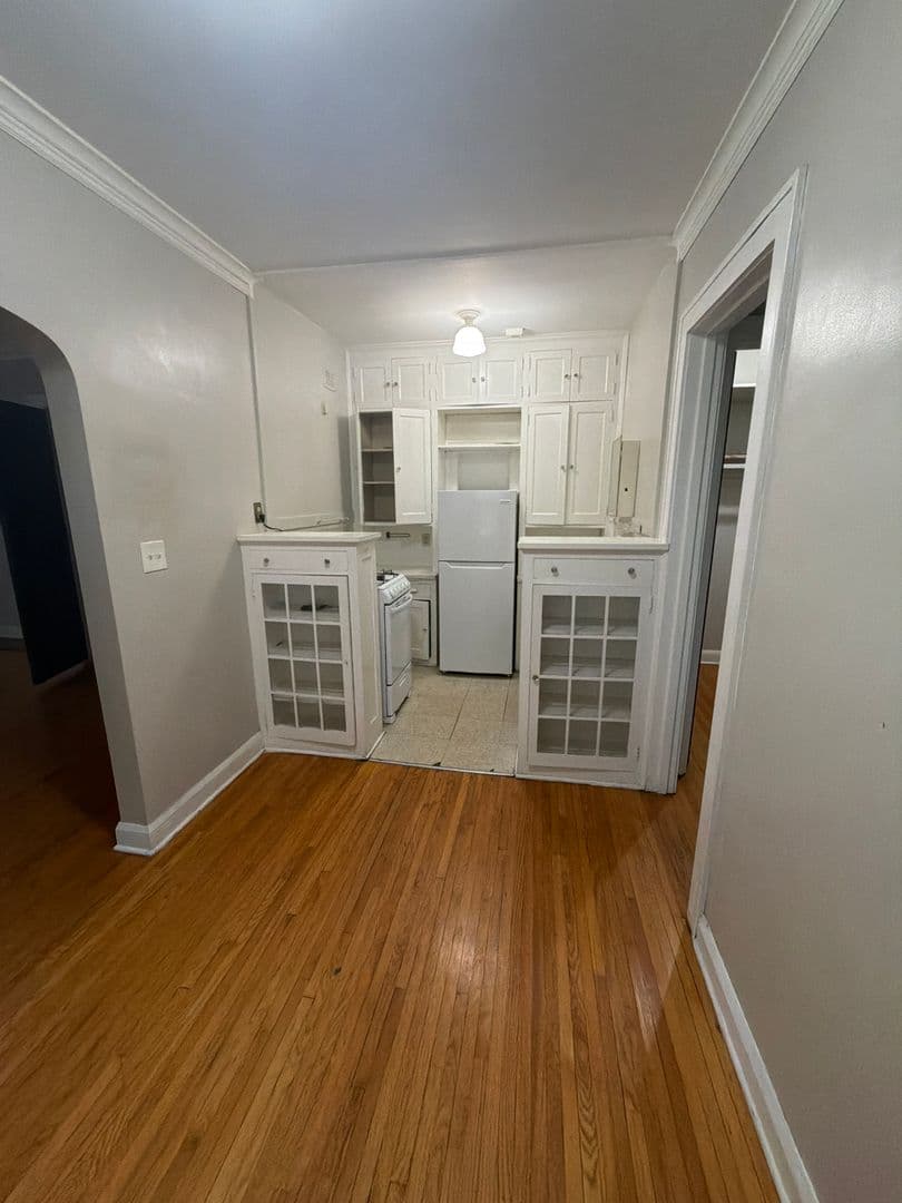 Minneapolis Apartment: 119-23 W. 33rd St.