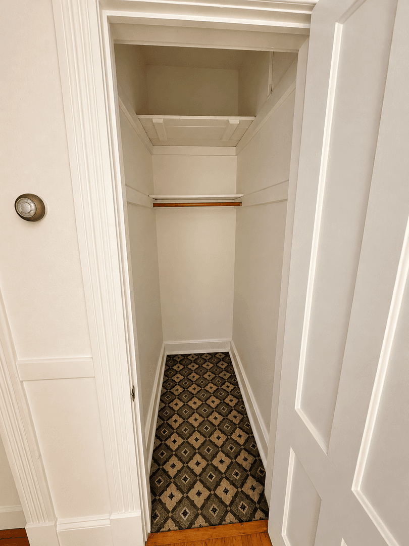 Minneapolis Apartment: 515 5th Ave. SE