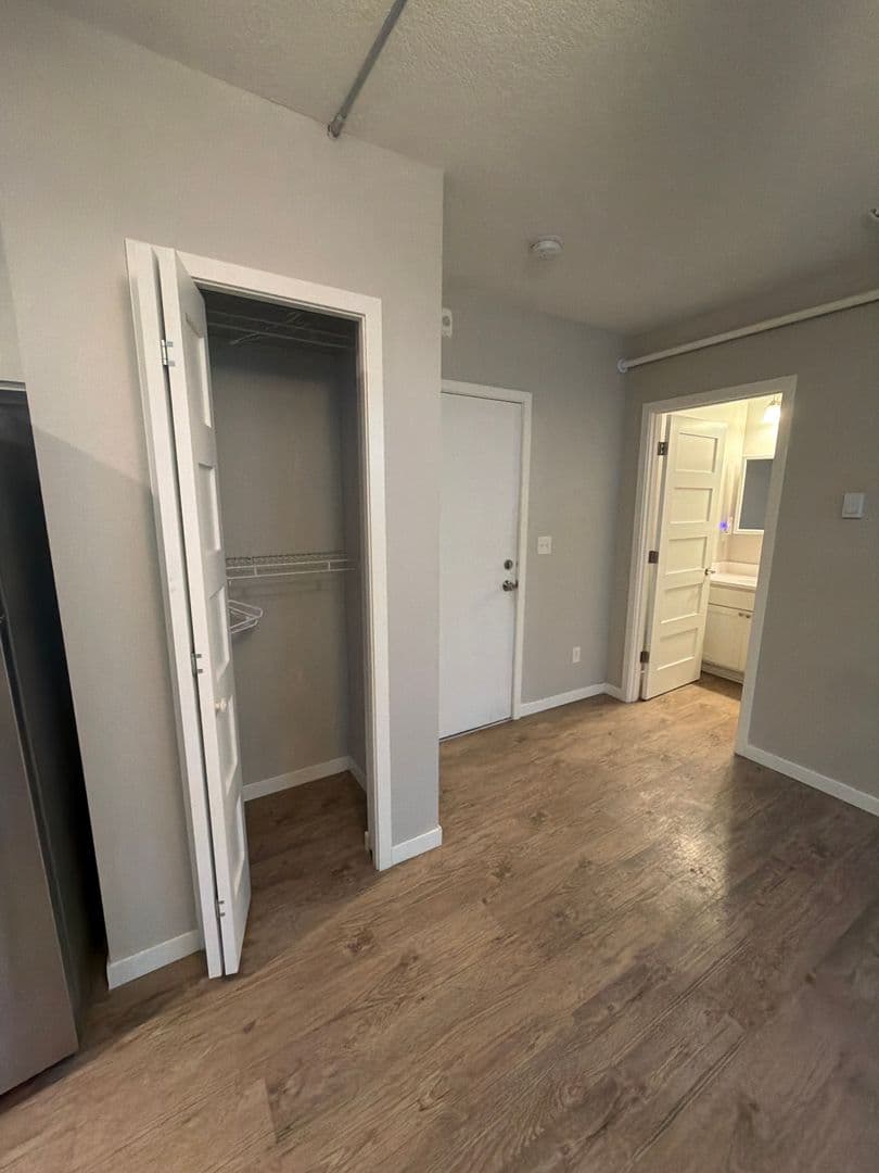 Minneapolis Apartment: 119-23 W. 33rd St.