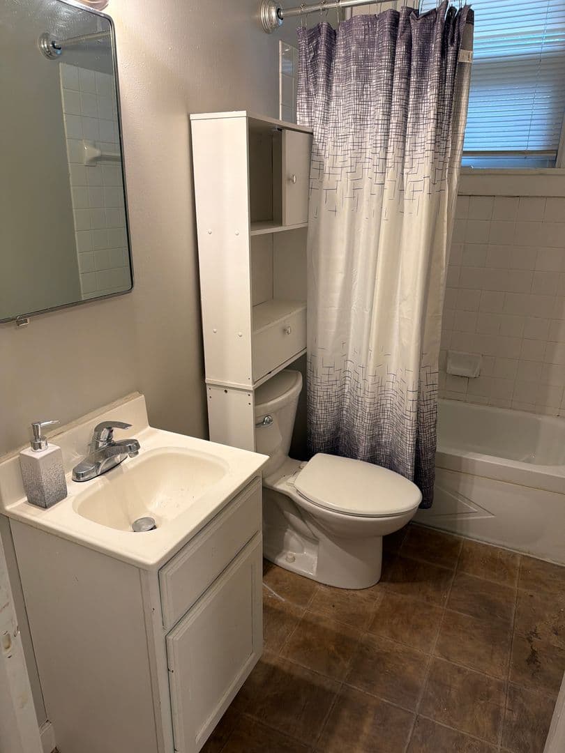 Minneapolis Apartment: 119-23 W. 33rd St.