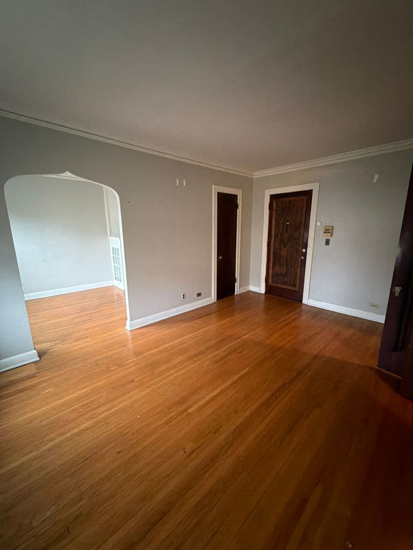 Minneapolis Apartment: 119-23 W. 33rd St.