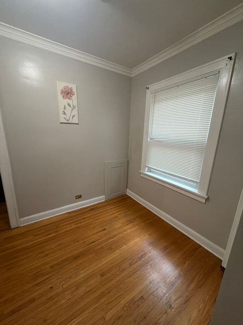 Minneapolis Apartment: 119-23 W. 33rd St.