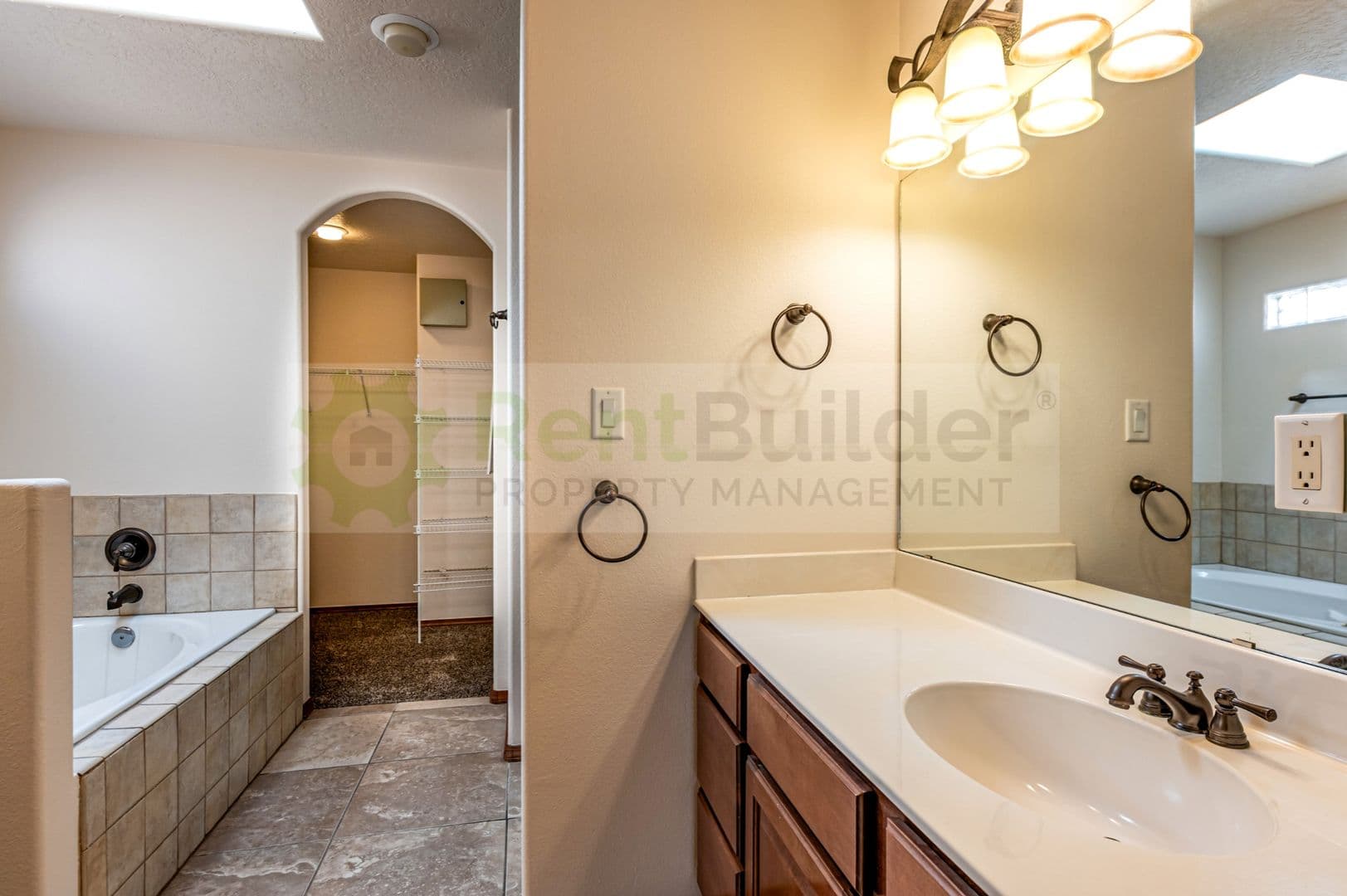 Albuquerque House: 9404 Endee Rd NW