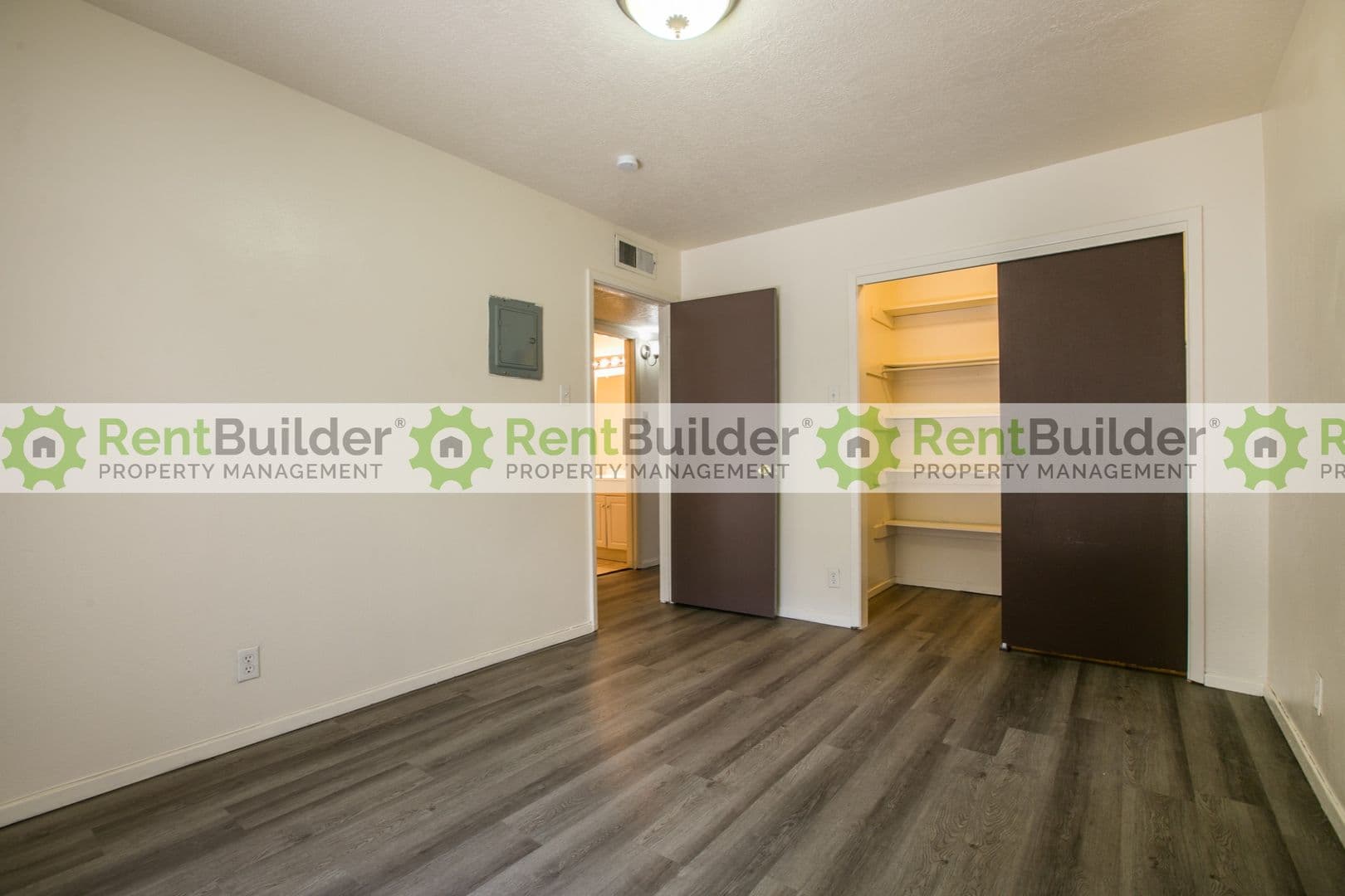 Albuquerque Apartment: 12124 Menaul Blvd. NE
