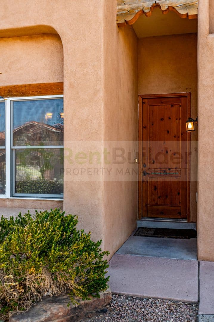 Albuquerque House: 9404 Endee Rd NW