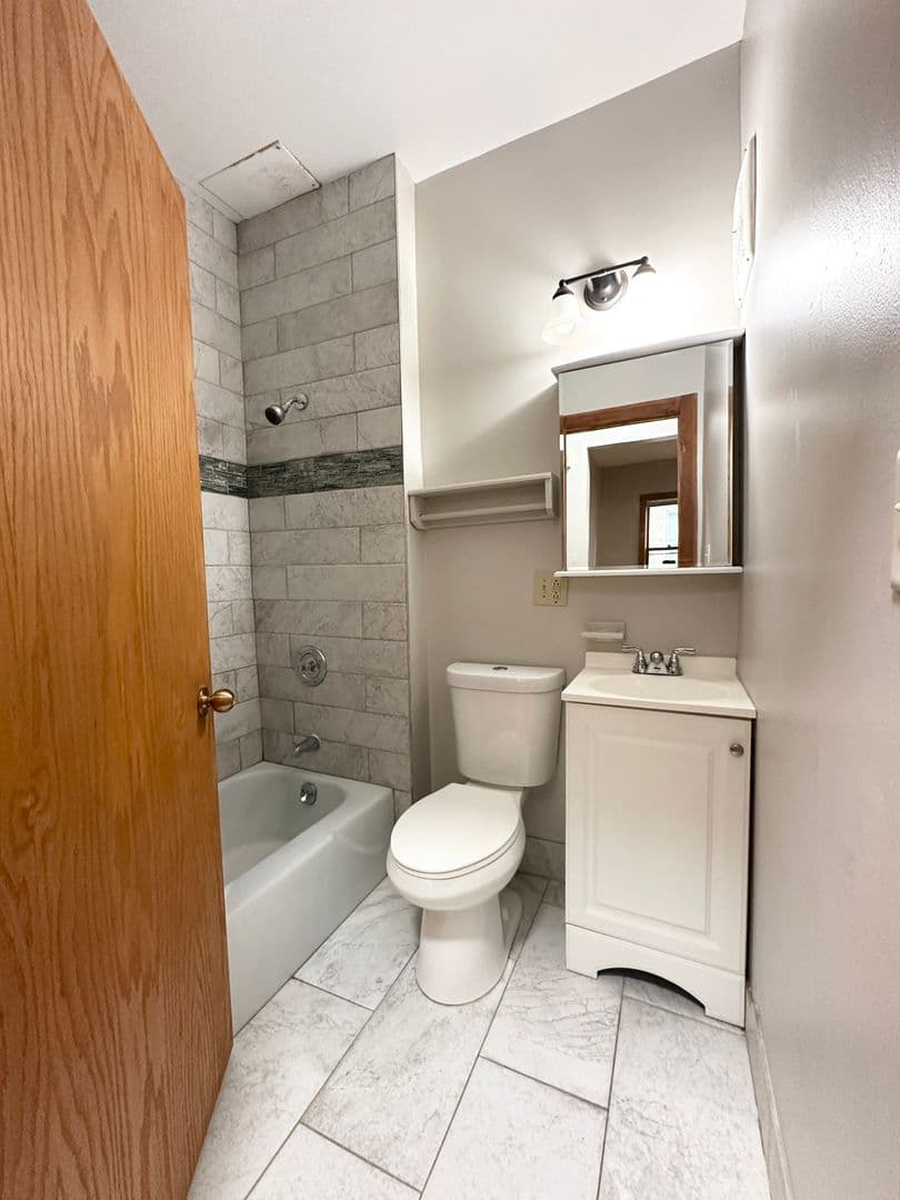 Minneapolis Apartment: 2514 Emerson Ave S.