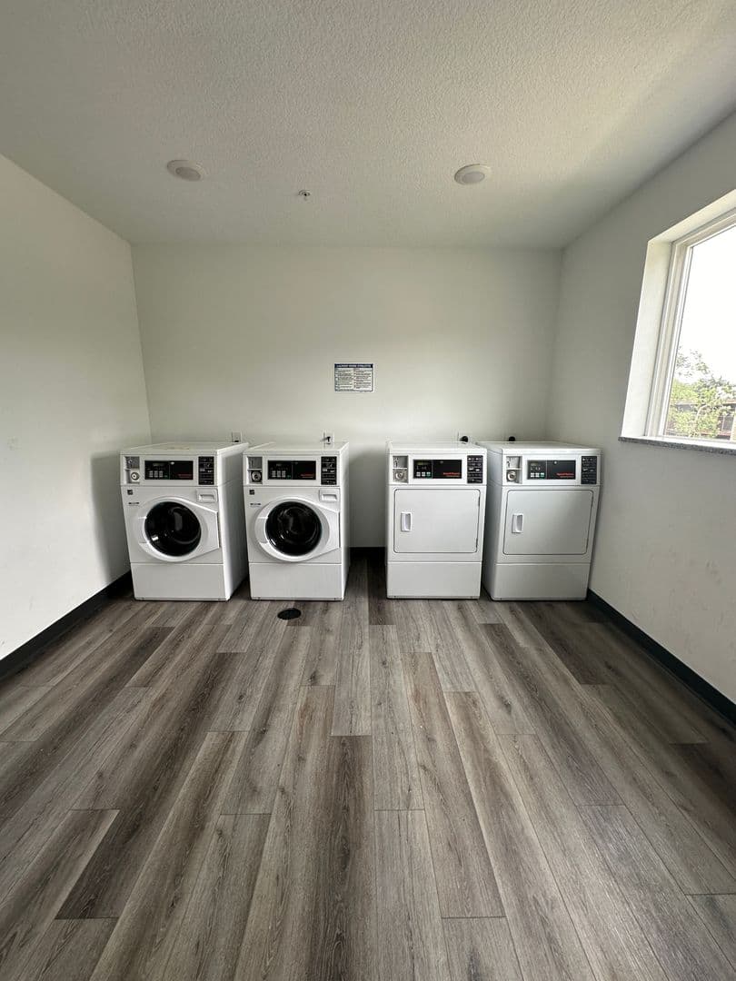 Saint Paul Apartment: 1922 Wilson Ave
