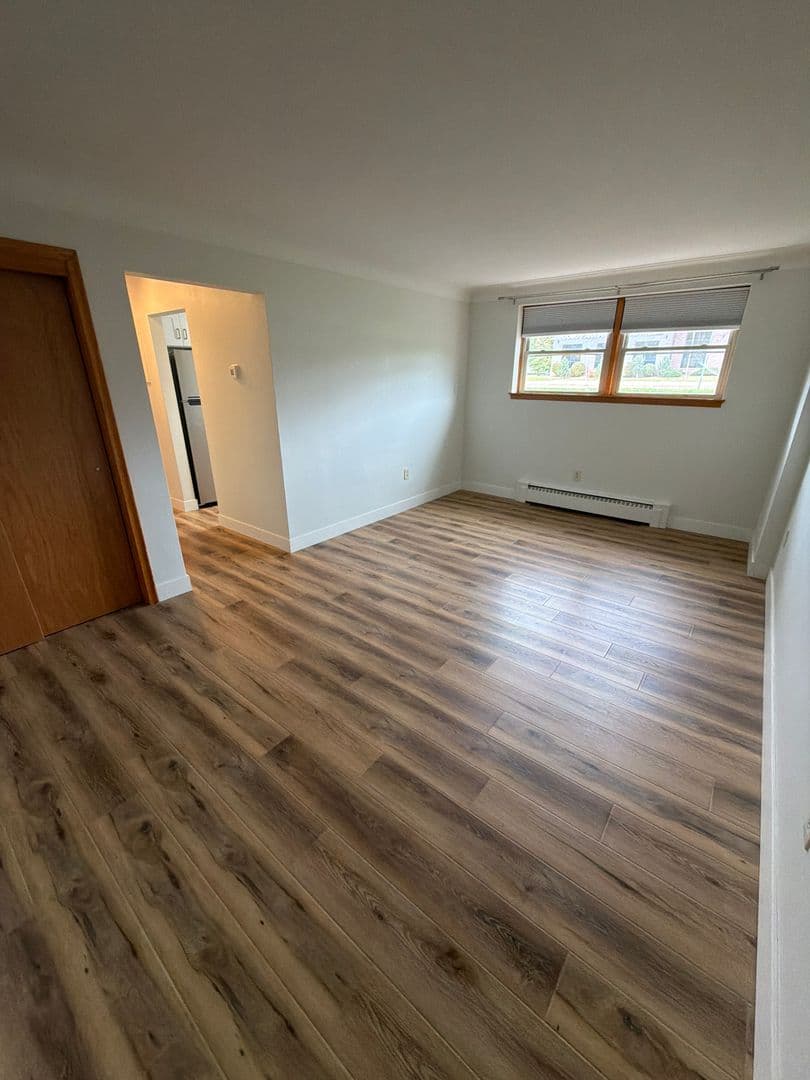 Saint Paul Apartment: 636 Larpenteur Ave W