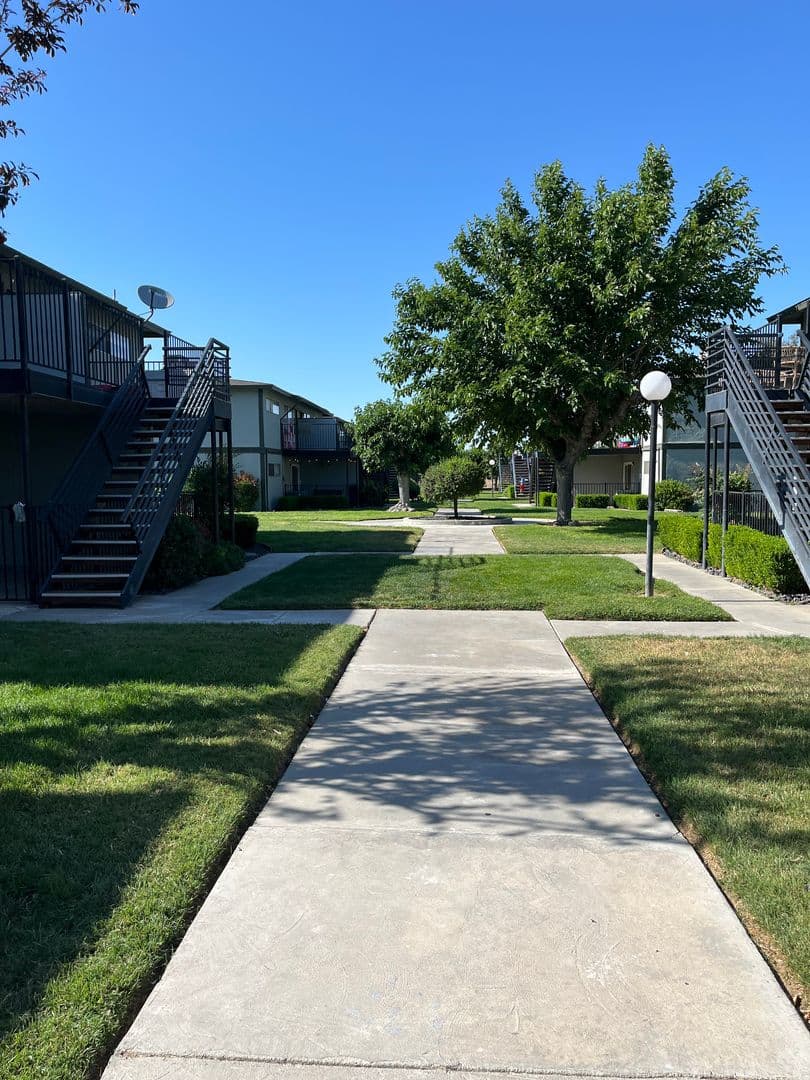 Los Banos Apartment: 1548 Canal Farm Lane