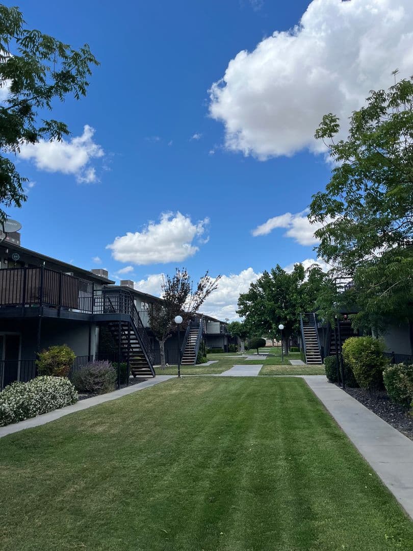 Los Banos Apartment: 1548 Canal Farm Lane