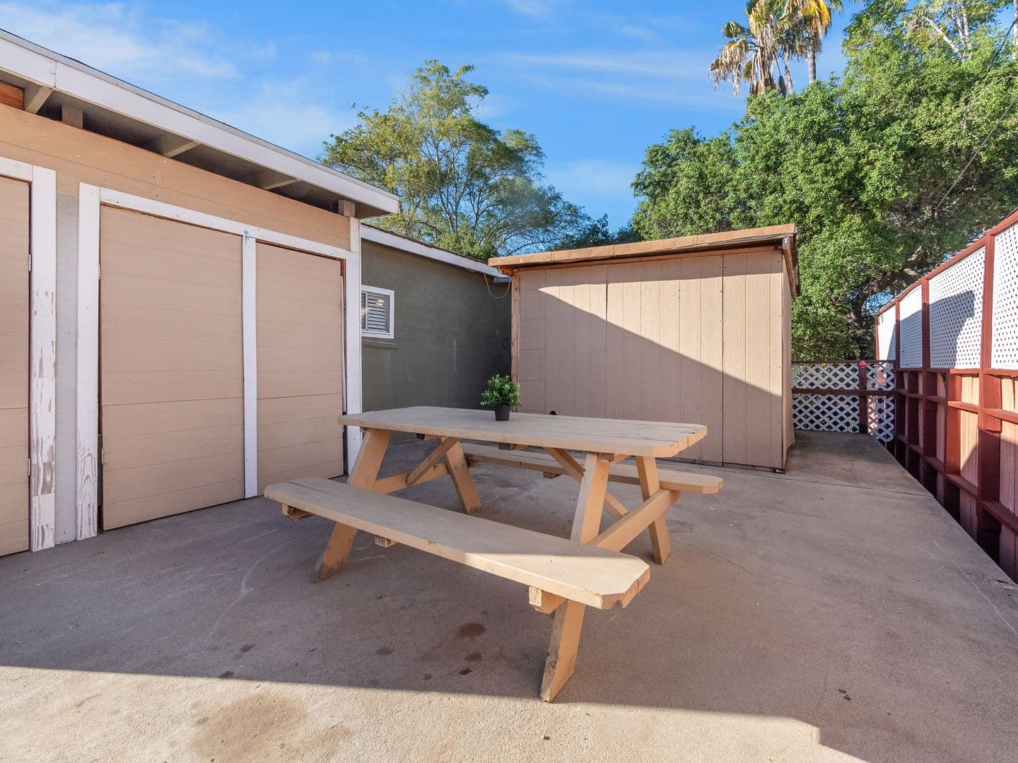 Vista Apartment: 1508 Elm