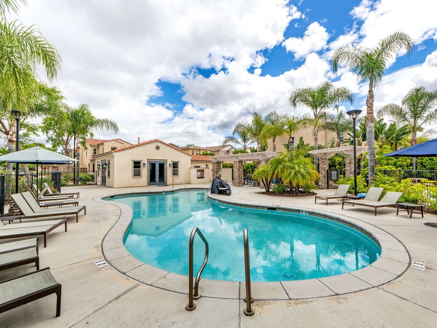 Vista House: 2073 White Alder Ln
