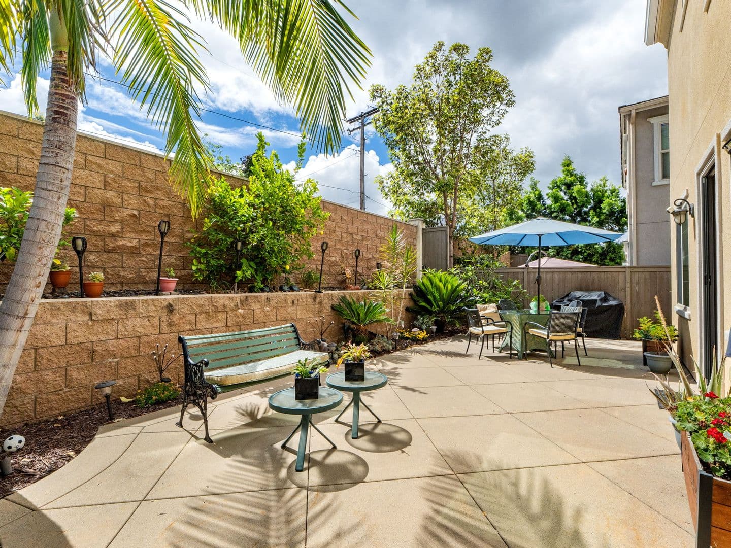 Vista House: 2073 White Alder Ln