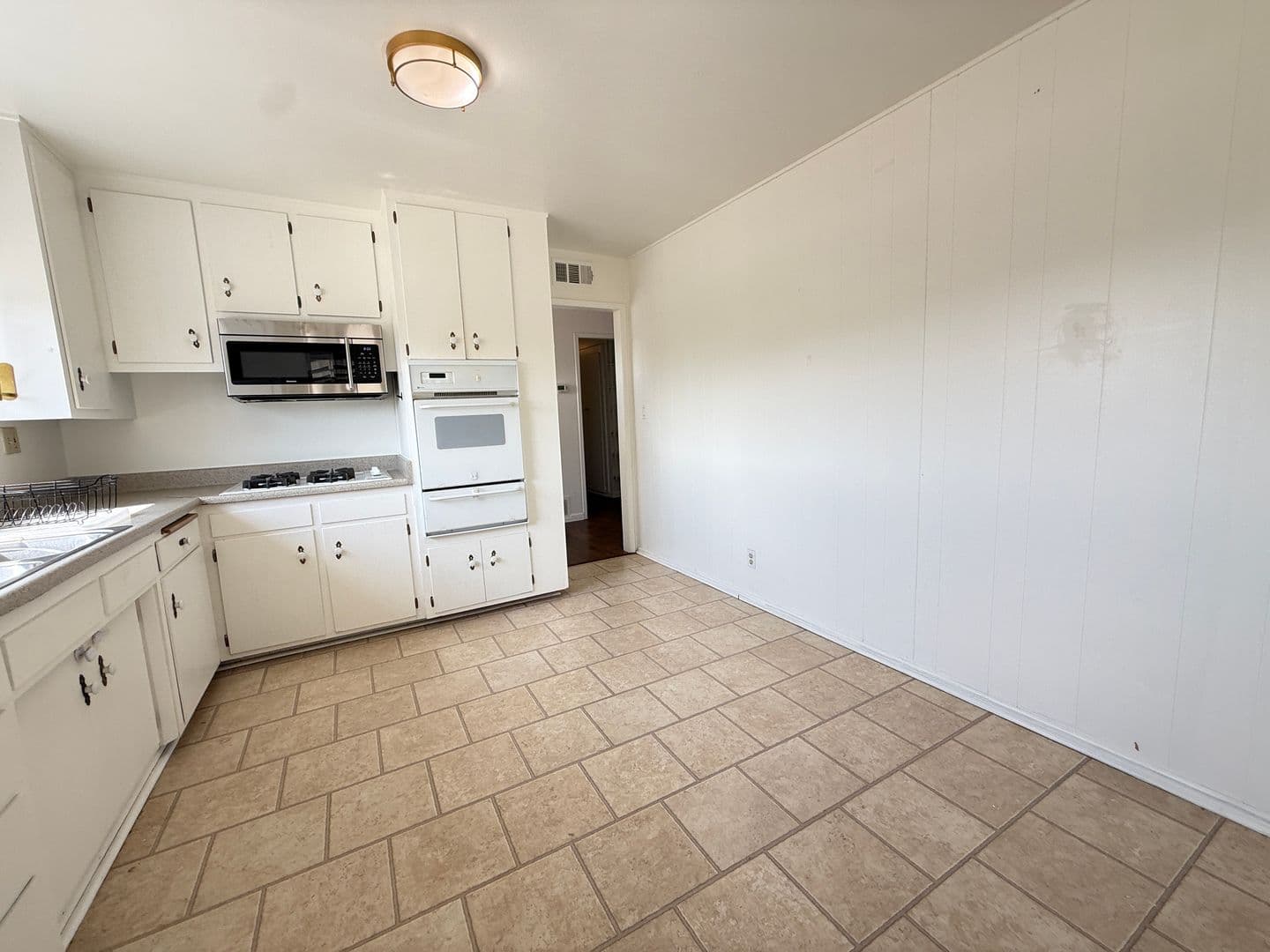 Cardiff House: 1741 Lahoud Drive